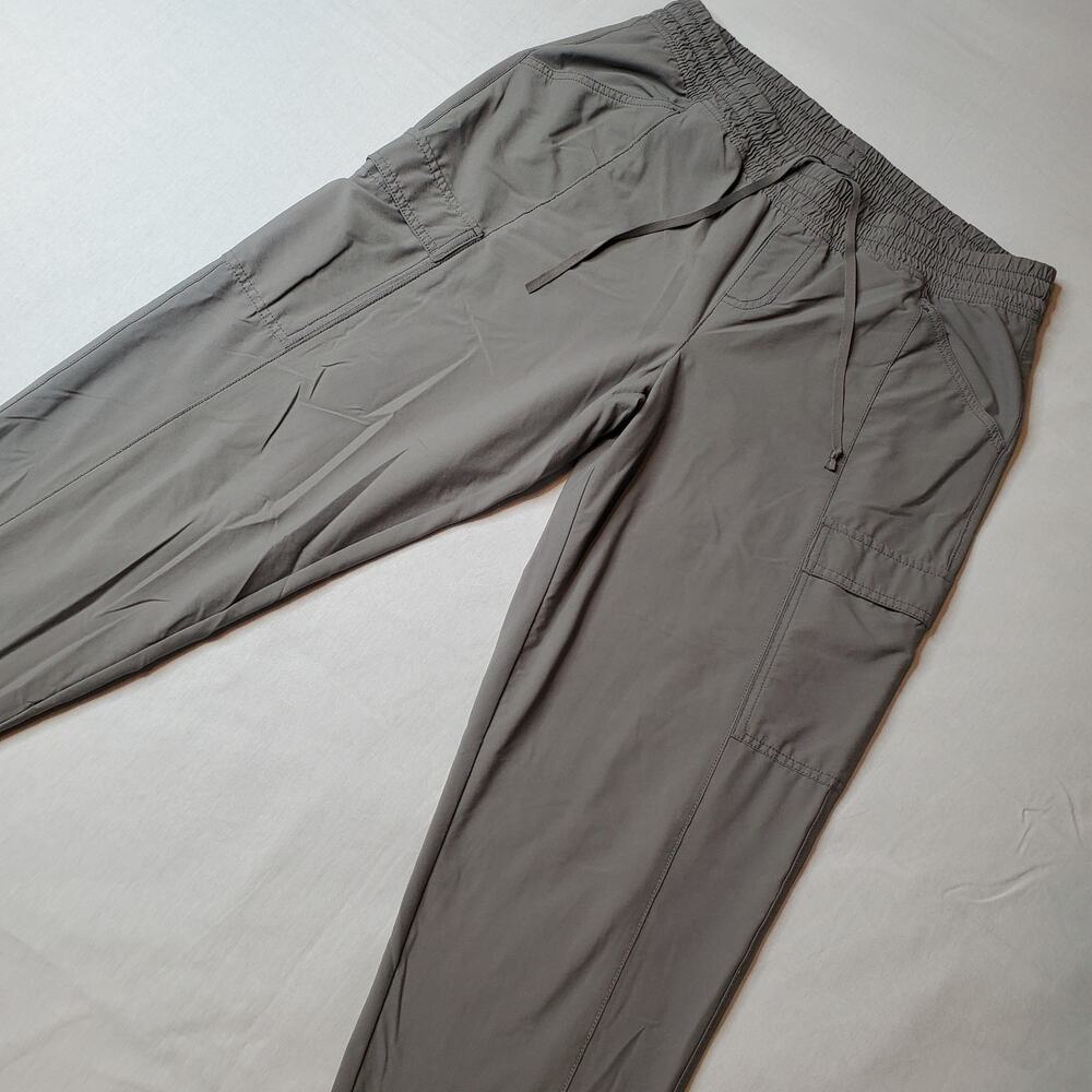 The North Face Women's Size 10 Tech Sheltay Cargo Jogger Pants Gray NF0A2SZQ